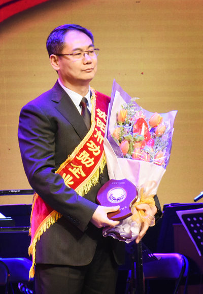 新松机器人总裁曲道奎博士接受表彰
